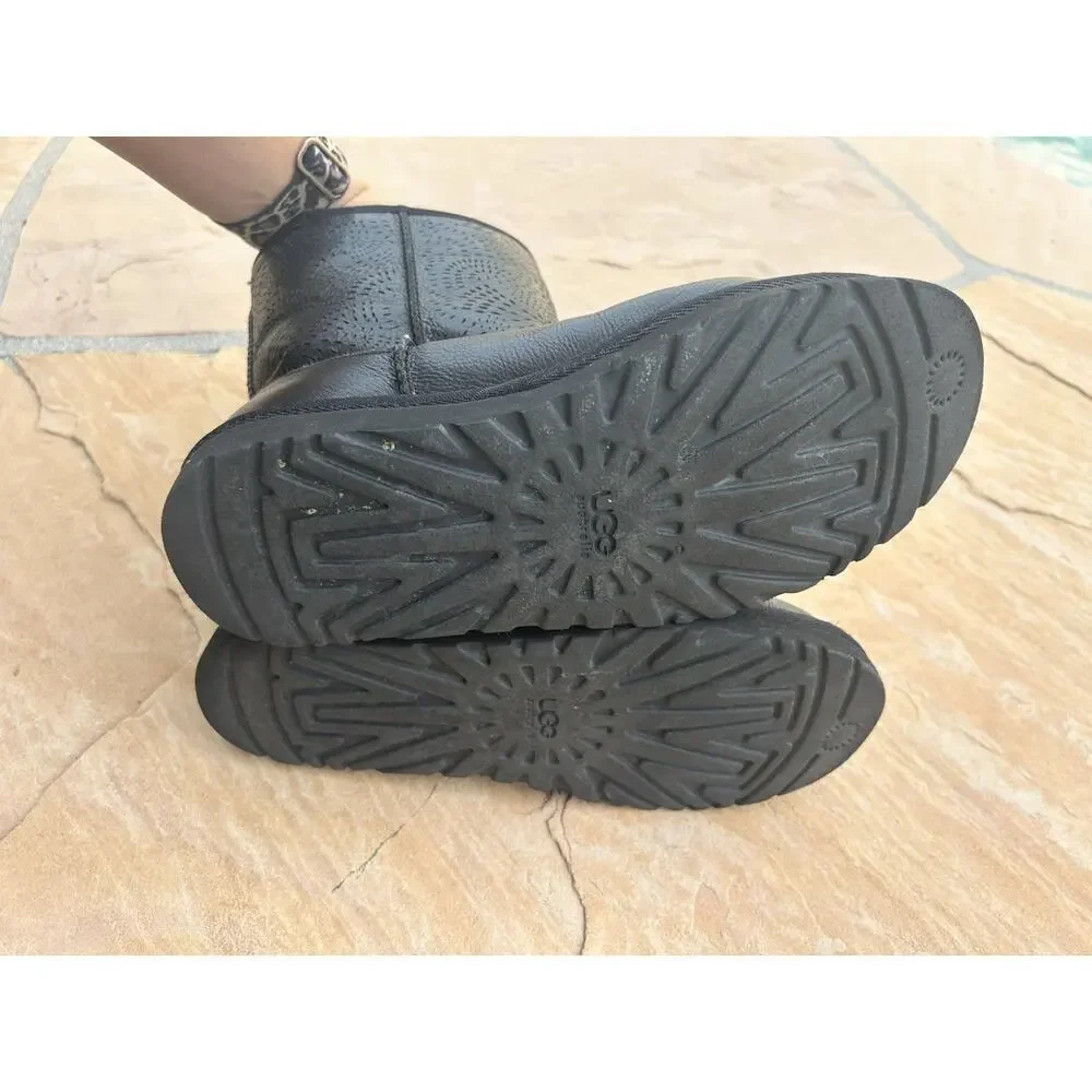 UGG Tiana Seaweed Perf Winter Boots Womens Size 7 Black Leather Sheepskin